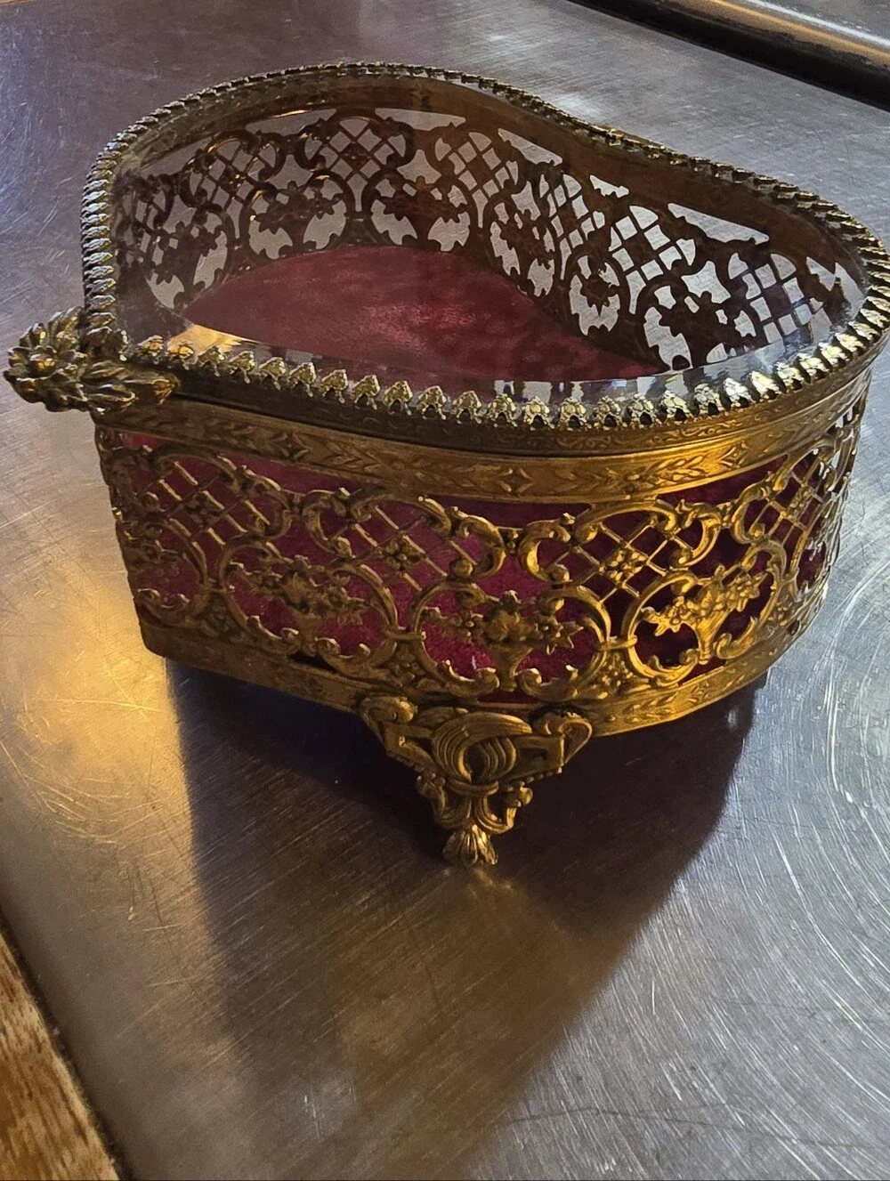 Vintage Matson 24K Gold Plated Heart Jewelry Box Casket Beveled Glass Filigree - Picture 2 of 16